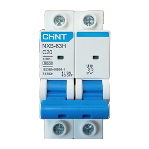 เซอร์กิตเบรกเกอร์เครื่องปรับอากาศ พร้อมเดินสายไฟและท่อ