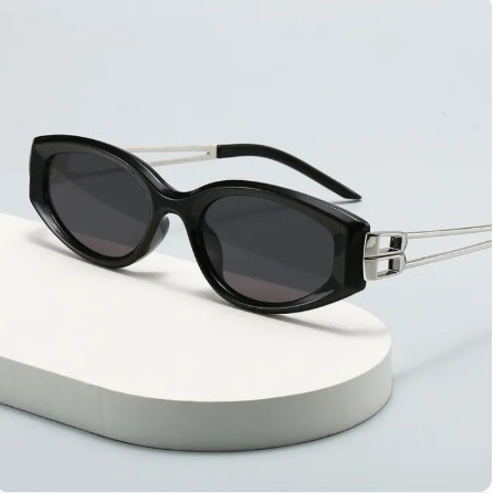 Cat-eye glasses